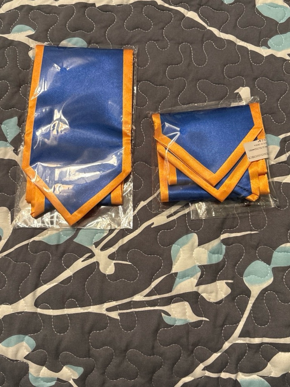 Graduation shoulder strips